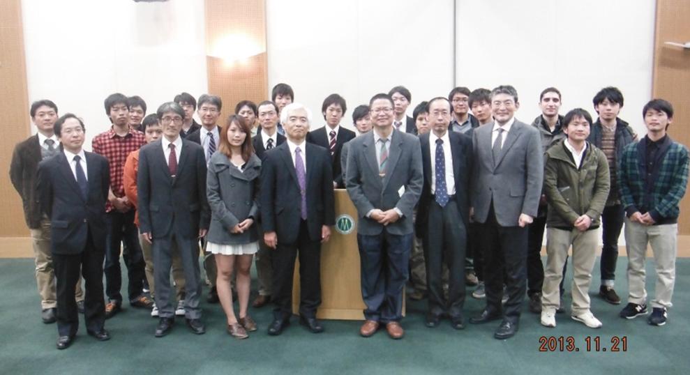 Group photo in Kyushu Univ RT